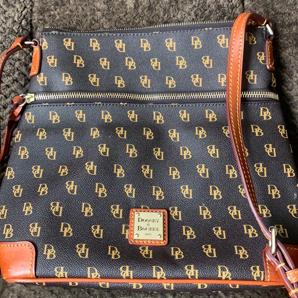 Dooney & Burke